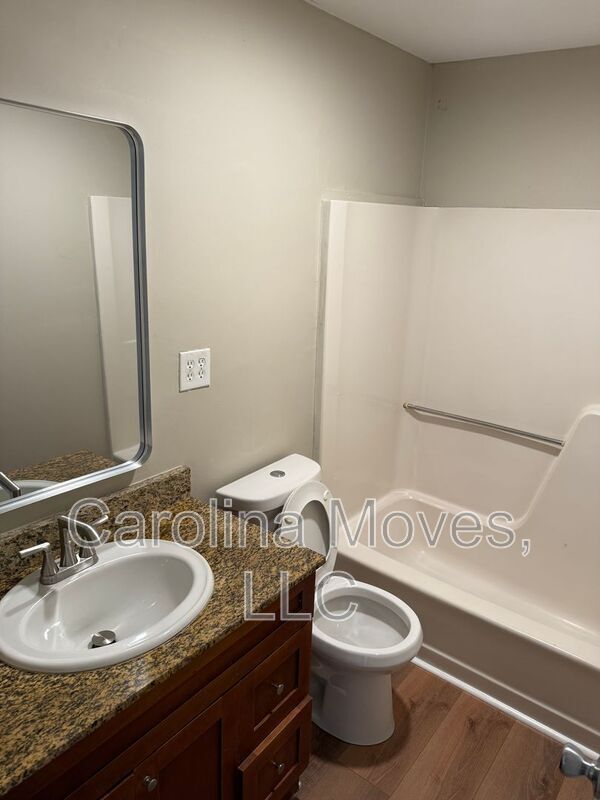 Building Photo - 105 Francis Ave