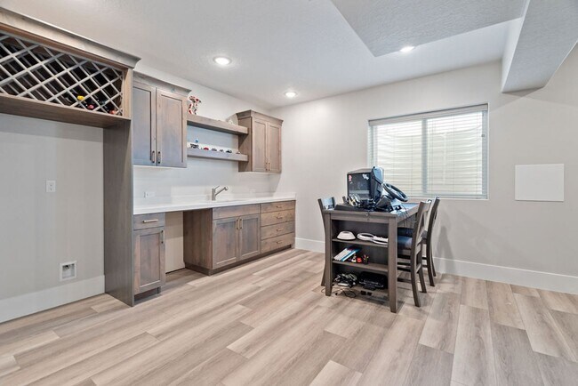 Building Photo - Elegant Residence on an Arce Lot