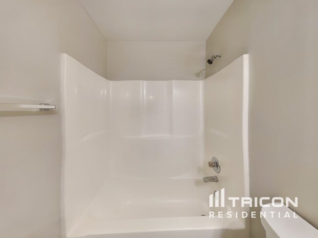 Building Photo - 359 Oakhaven Way