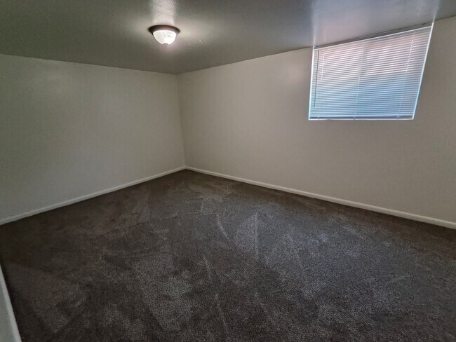 Building Photo - 6 W 1400 S