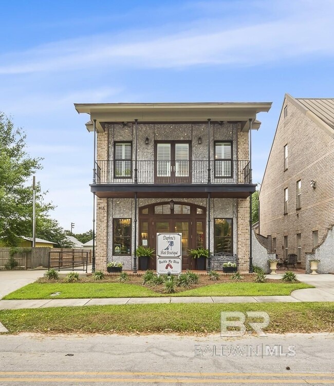 Primary Photo - 818 Manci Ave
