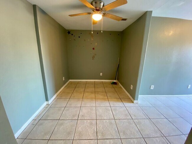 Building Photo - 4246 Minoso St