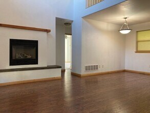 Building Photo - Dog friendly 3 Bedroom Condo!