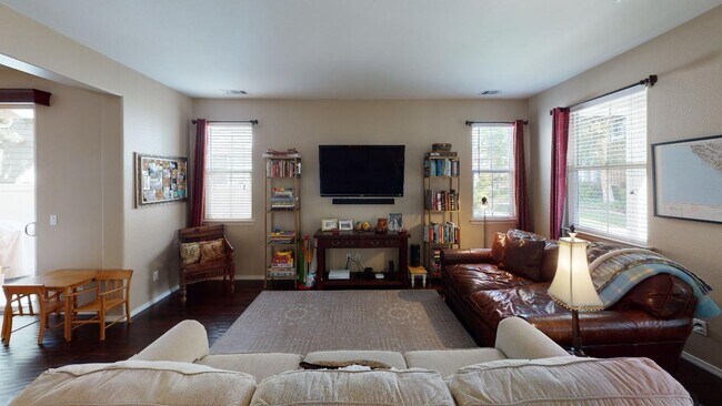 Building Photo - Desirable 3 Bedroom 3 Bathroom home in quiet neighborhood!