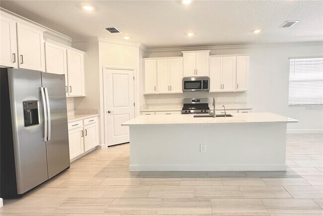 Building Photo - 17132 Holly Wl Ave