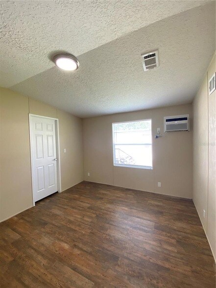 Building Photo - 37412 Carringer Rd