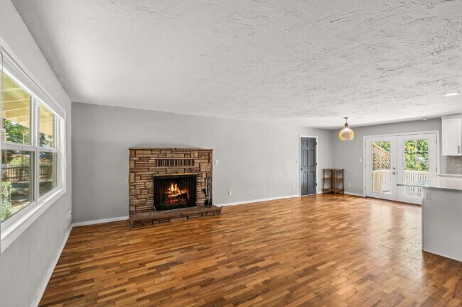 Building Photo - Charming 4-Bedroom Ashland Home with ADU, ...