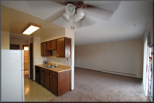 Building Photo - Kings Manor Apartments