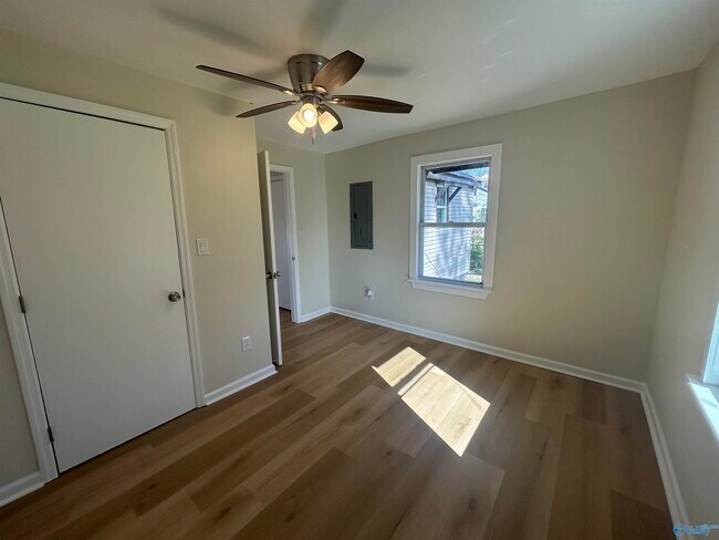 Building Photo - 220 8th Ave NW