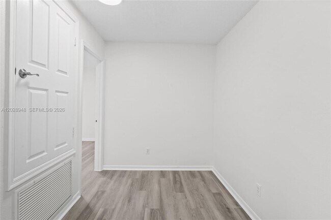 Building Photo - 434 Castlemain Cir