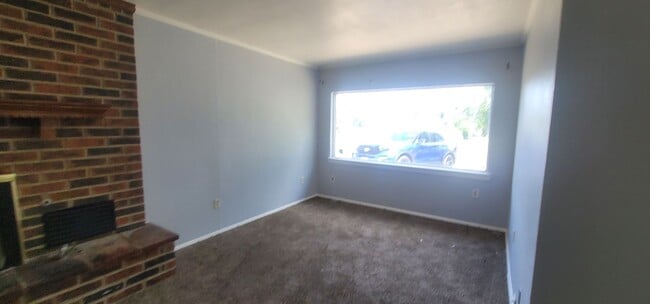 Building Photo - Home with a Huge Shop!
