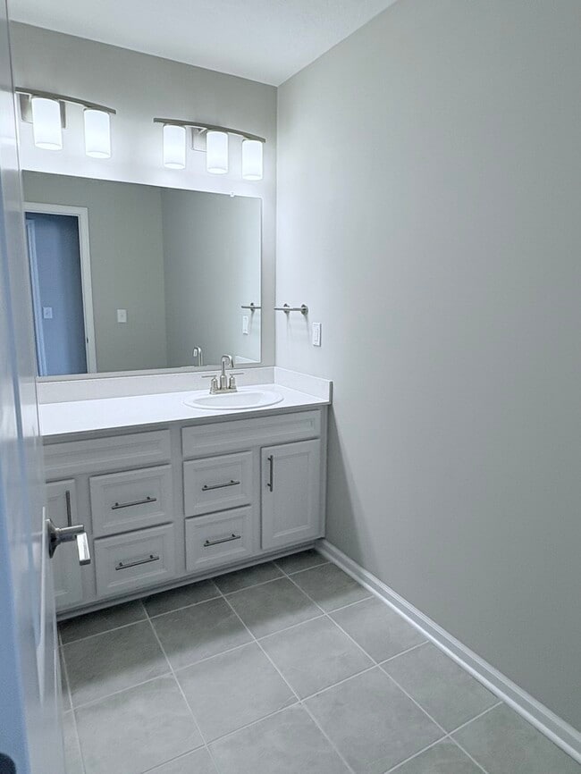 Building Photo - Charming 3 beds 3 baths in New Albany!