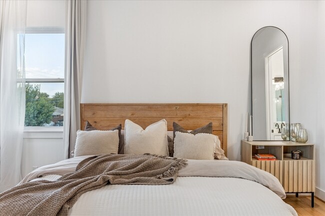 Building Photo - 105 W Whitney St