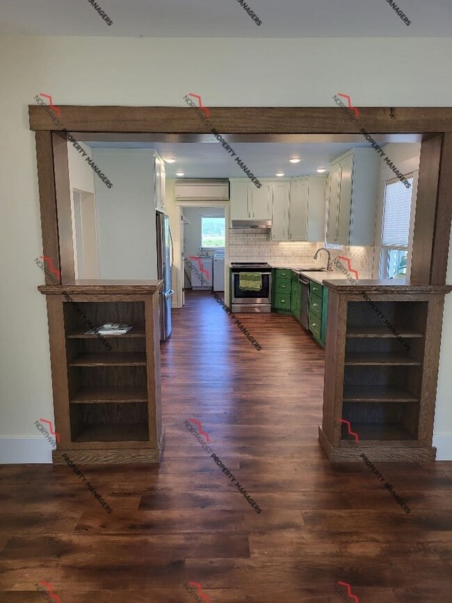 Building Photo - STATUS *AVAILABLE* | R207 | $2095  *** MOVE IN SPECIAL ****