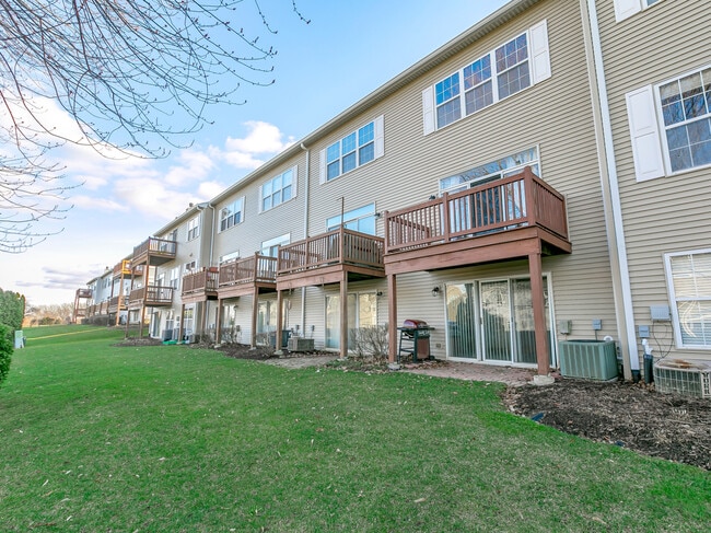 Building Photo - 2331 Overlook Ct