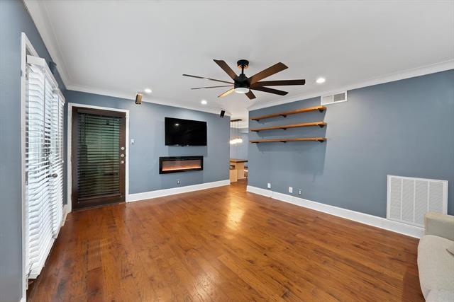 Building Photo - 10203 Regal Oaks Dr