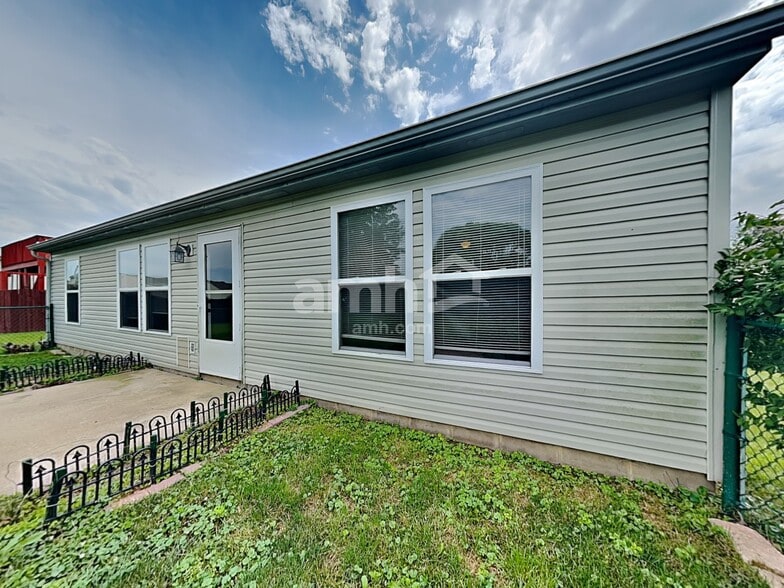 Building Photo - 1316 Clove Ct