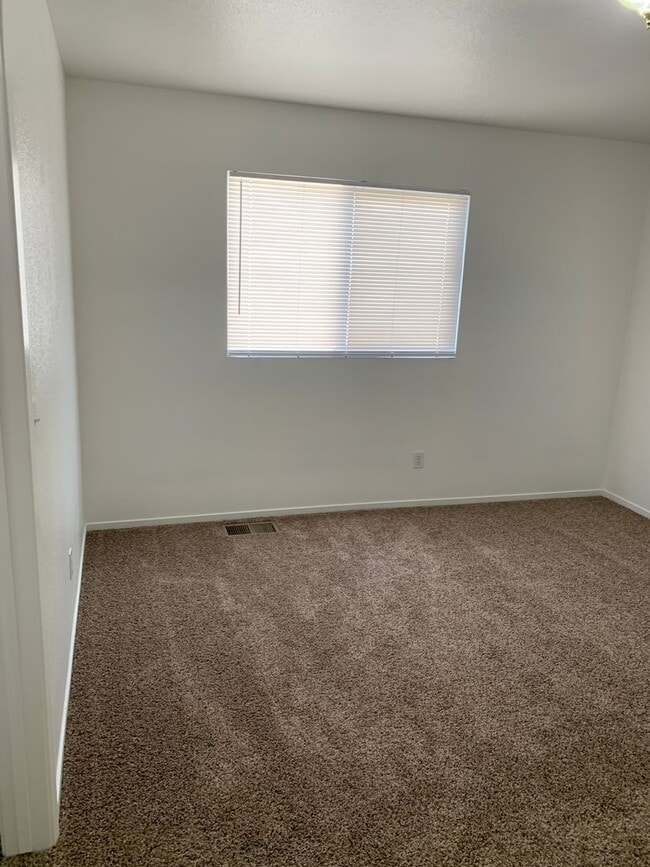 Building Photo - Beautiful 4 Bedroom 3 bath home in Merced!