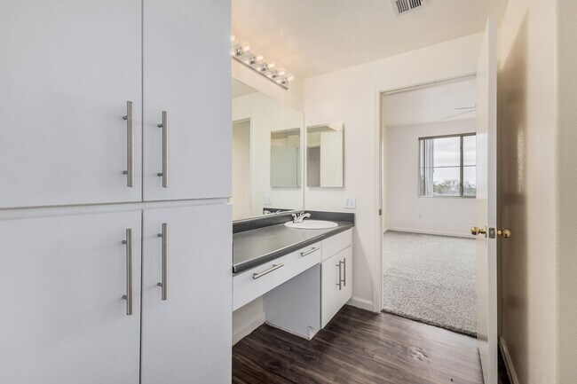 Building Photo - 2 Bedroom, 2 Bath In Central Phoenix