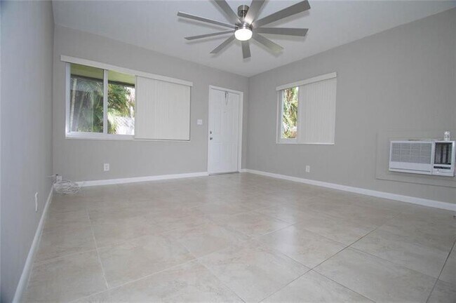 Building Photo - 2170 NE 44th St