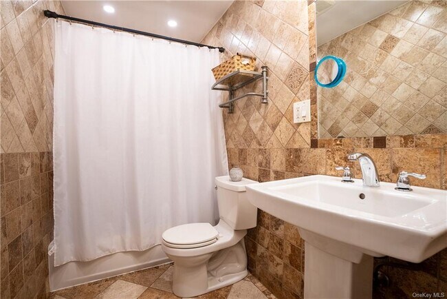 Building Photo - 204 Old Country Rd