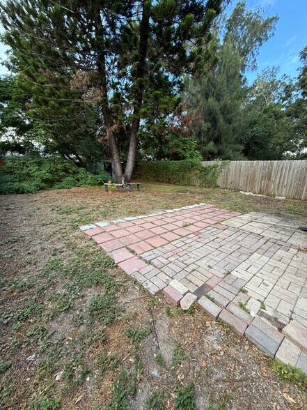 Building Photo - 15718 Morgan St