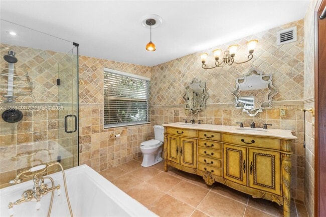 Building Photo - 918 Tequesta St