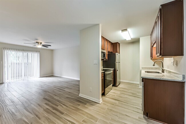 Building Photo - 1860 White Oak Dr