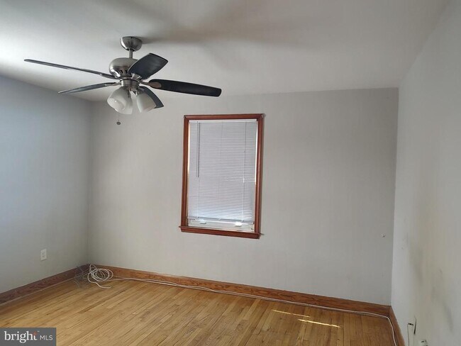 Building Photo - 2908 5th Ave