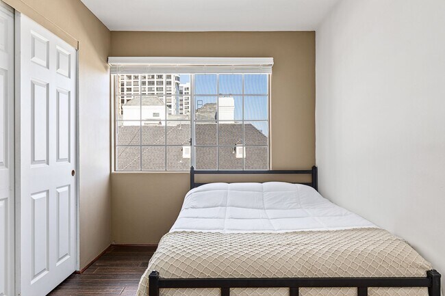 Building Photo - 10777 Ashton Ave