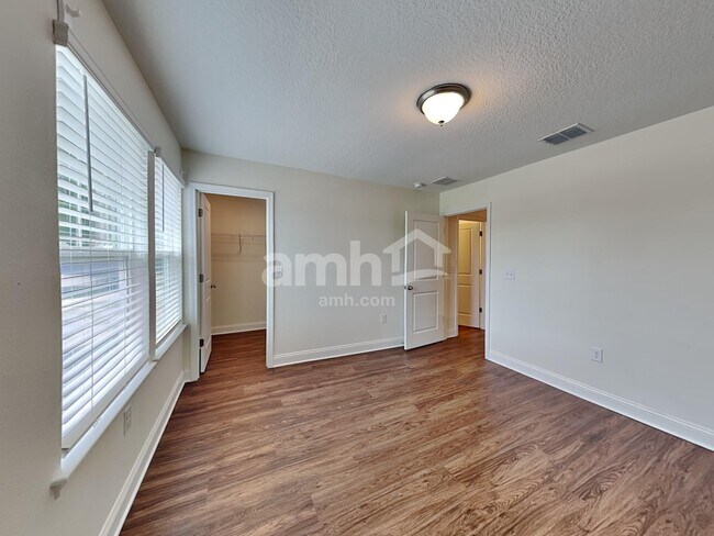 Building Photo - 2951 Hill Valley Ln