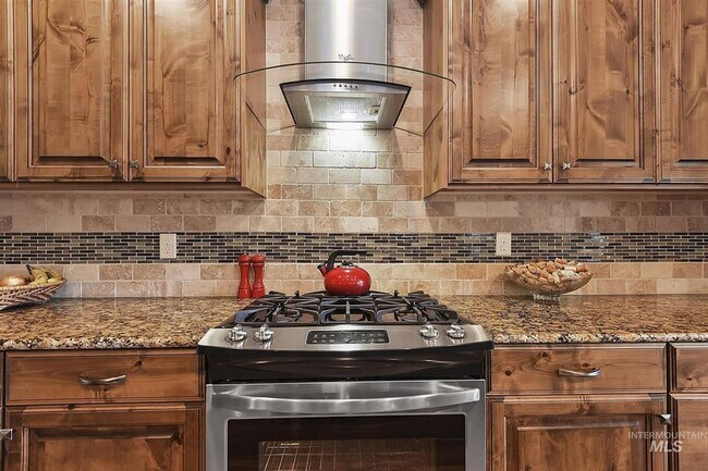 Building Photo - Pet Friendly Home Near The Foothills!