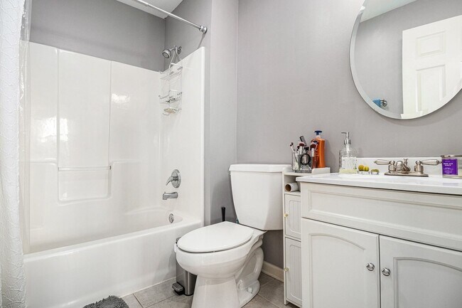 Building Photo - 57 E Hattendorf Ave