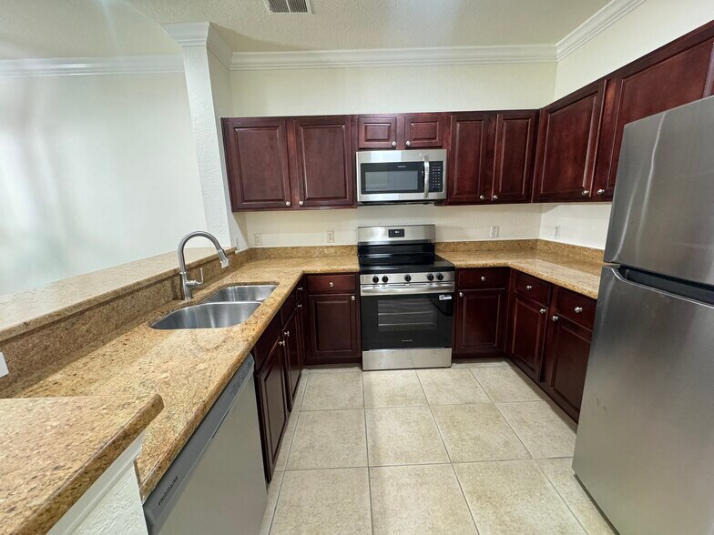 Building Photo - 1301 Tuscan Terrace