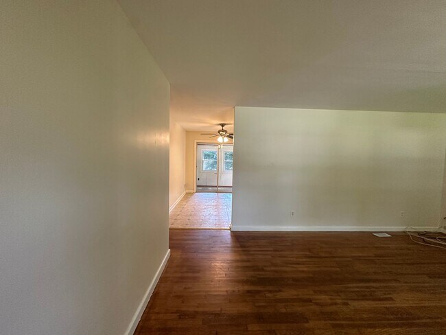 Building Photo - 1408 Dermott Ave
