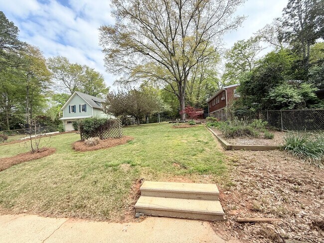 Building Photo - 3BR Normaltown Charmer