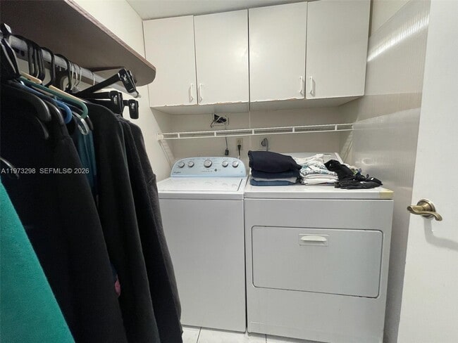 Building Photo - 9010 SW 125th Ave