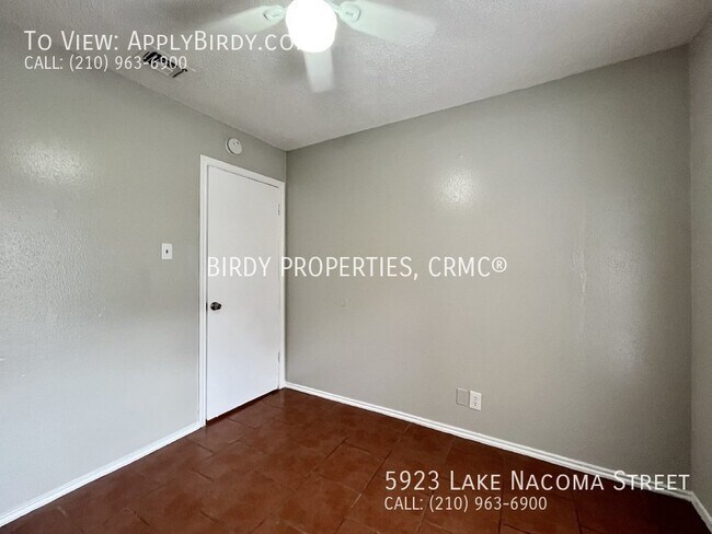 Building Photo - *4 Bed, 2 Bath Home Located in Lakeside**