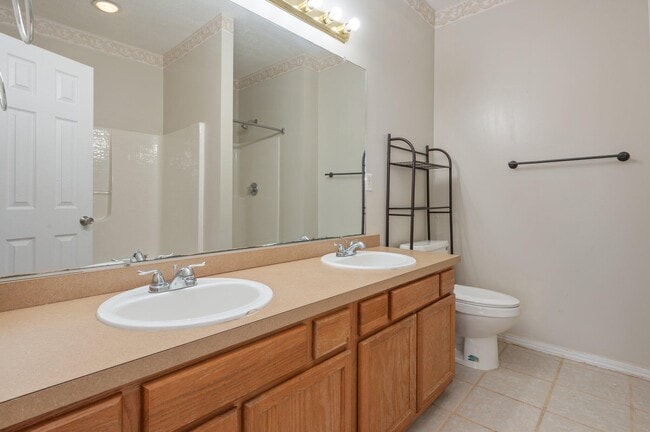 Building Photo - 17 Chatelaine Cir SE