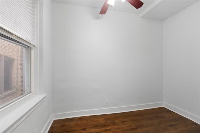 Building Photo - 3727 N Pine Grove Ave