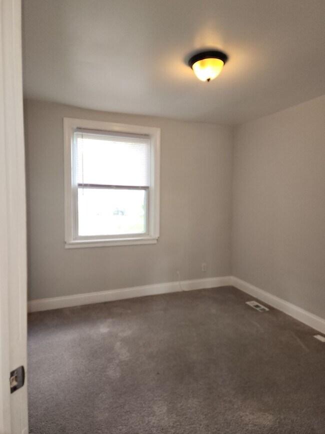 Building Photo - 1660 E Cold Spring Ln