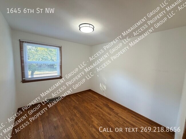 Building Photo - 1645 6th St NW