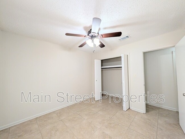 Building Photo - 23 Redwood Cir