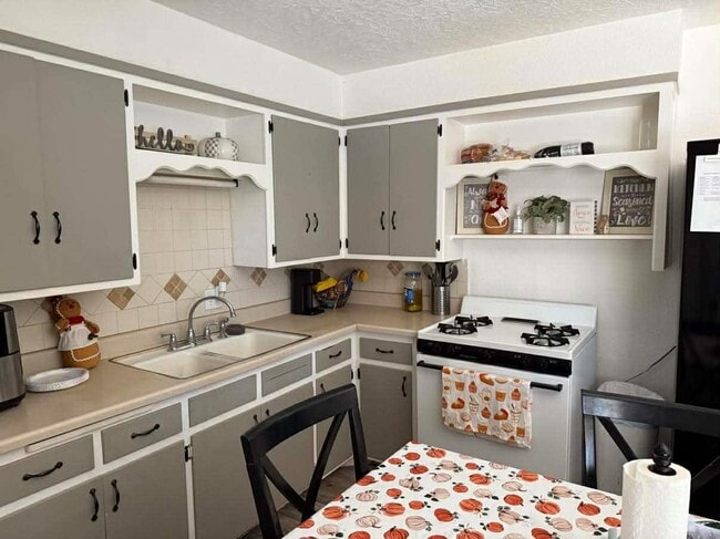 Building Photo - 1408 S Adams Ave