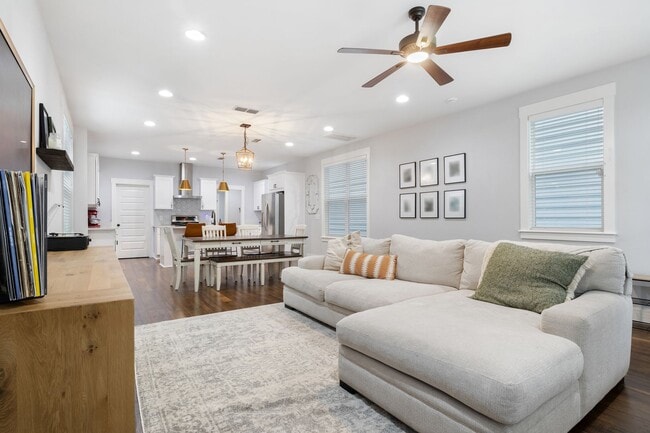 Building Photo - 3 Bedroom Inglewood Home