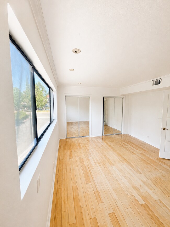 Building Photo - 7307 Haskell Ave