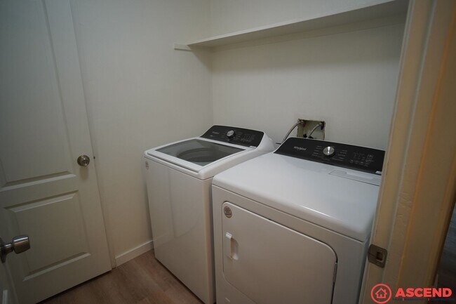 Building Photo - MOVE IN SPECIAL!!! $750 OFF FIRST MONTHS R...