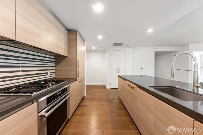 Building Photo - 708 Long Bridge St