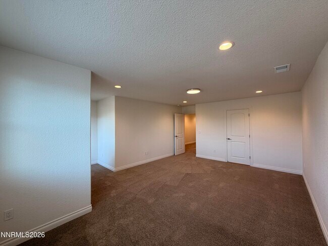 Building Photo - 18659 Village Center Dr