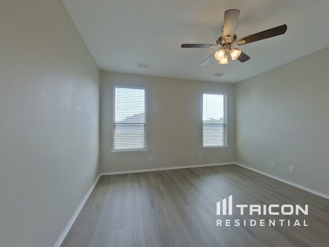Building Photo - 2989 Lakeview Cir